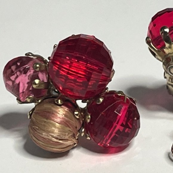 VTG Vogue Red Pink Lucite Beaded Gold Tone Clip On Earrings Signed - Picture 13 of 14